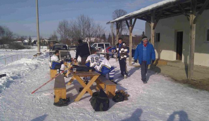 5. fotografia fotogalérie 1. ročník turnaja v ľadovom hokeji 28.1.2012