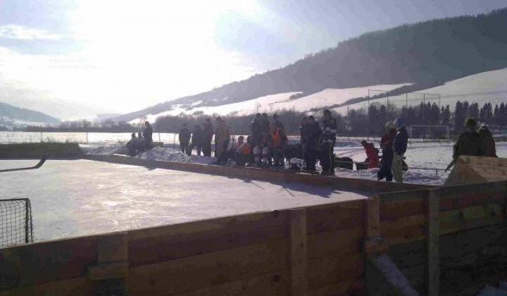 13. fotografia fotogalérie 1. ročník turnaja v ľadovom hokeji 28.1.2012